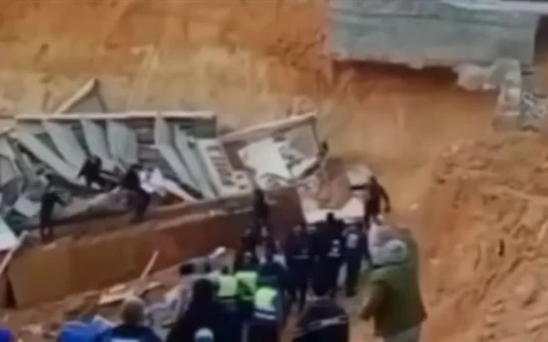 إصابة شخصين.. كواليس سقوط مفاجئ لسطح محطة وقود بمنطقة التجمع وقرار عاجل من النيابة